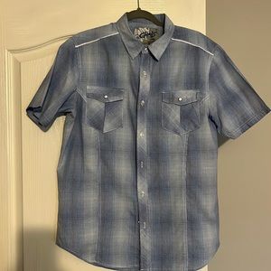 Young men’s button down short sleeve shirt